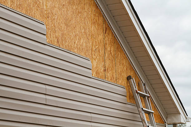 Professional Siding Contractor technician working in Rice, TX